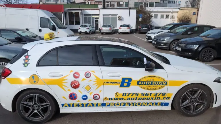 Autoturisme școală categoria B în parcarea Auto Euxin