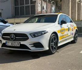 Mercedes Clasa A alb, mașină de școală pentru categoria B