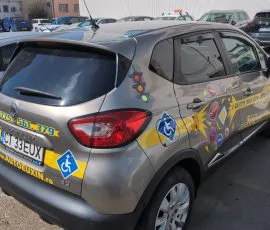 Mașina electrică de categoria B1, văzută din spate