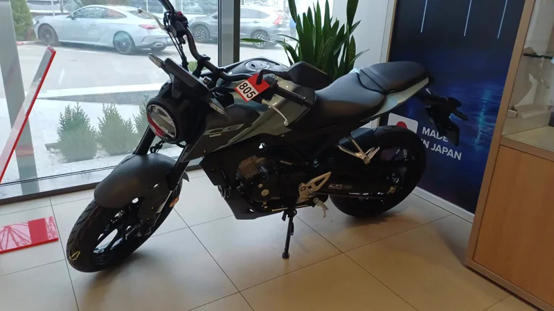 Motocicletă Honda expusă la reprezentanță