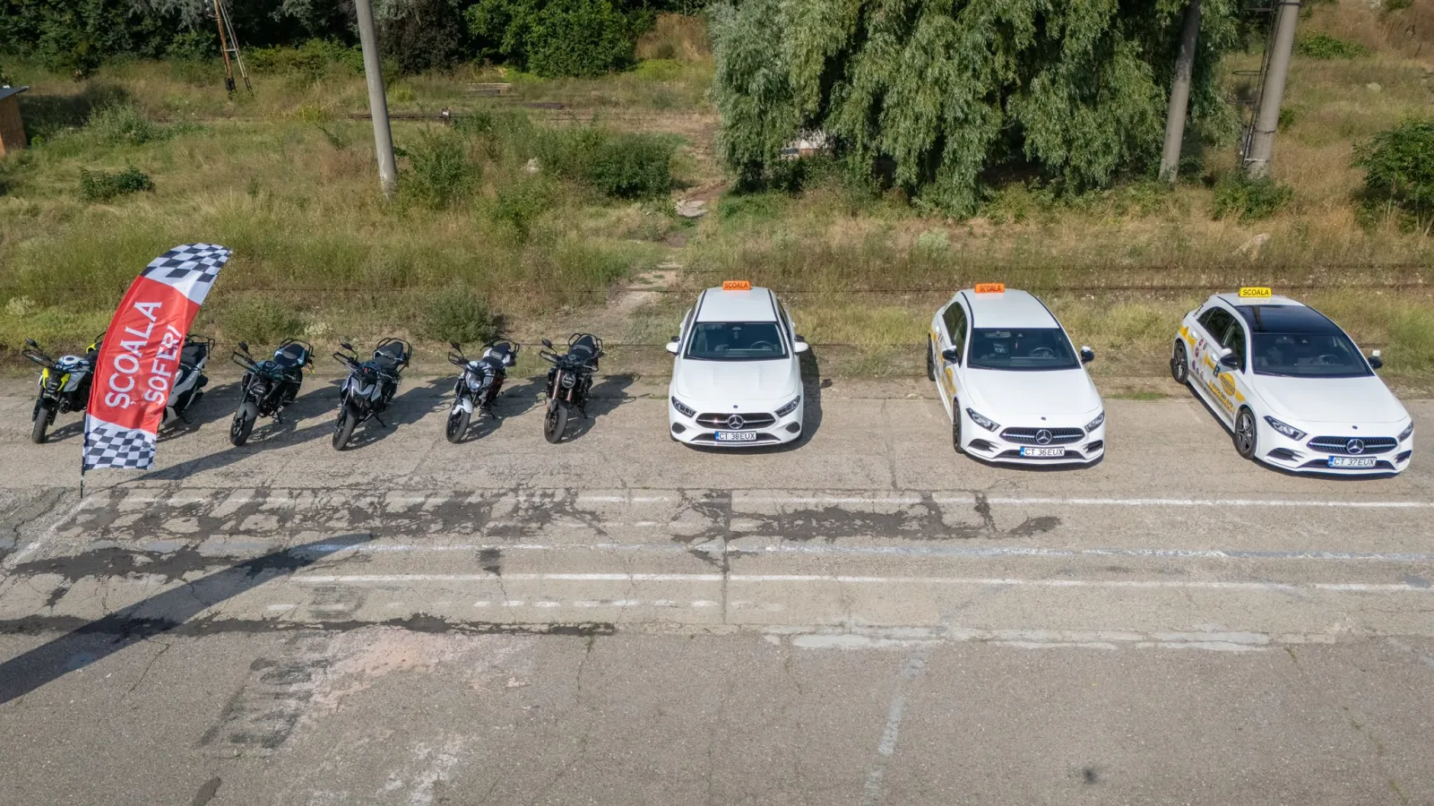 Parcul auto Auto Euxin Constanța — trei Mercedes-uri școală și motocicletele pentru categoria A